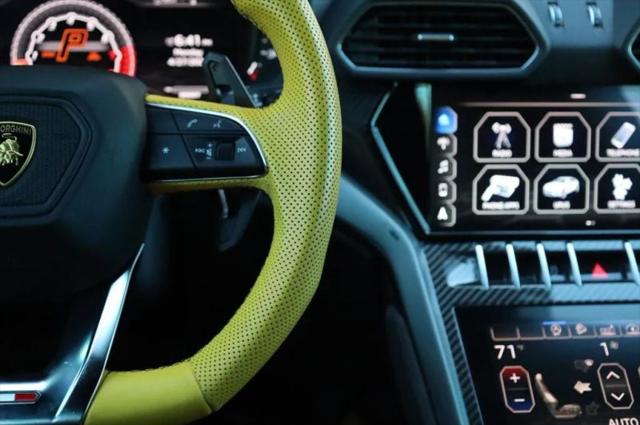 2021 Lamborghini Urus Pearl Capsule
