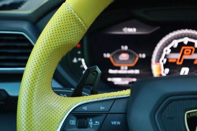 2021 Lamborghini Urus Pearl Capsule