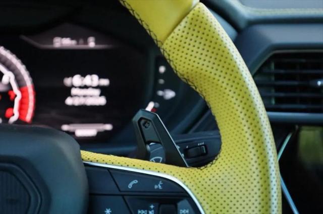 2021 Lamborghini Urus Pearl Capsule