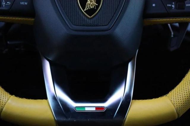 2021 Lamborghini Urus Pearl Capsule