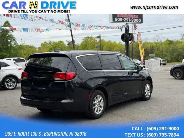 2022 Chrysler Voyager LX