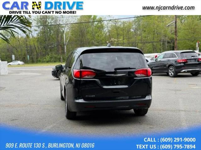 2022 Chrysler Voyager LX