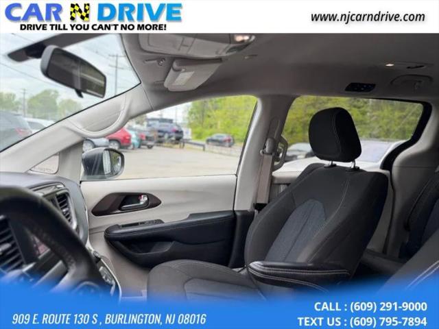 2022 Chrysler Voyager LX