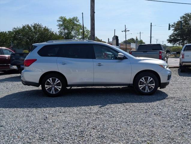 2017 Nissan Pathfinder SV