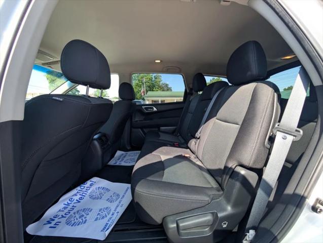 2017 Nissan Pathfinder SV