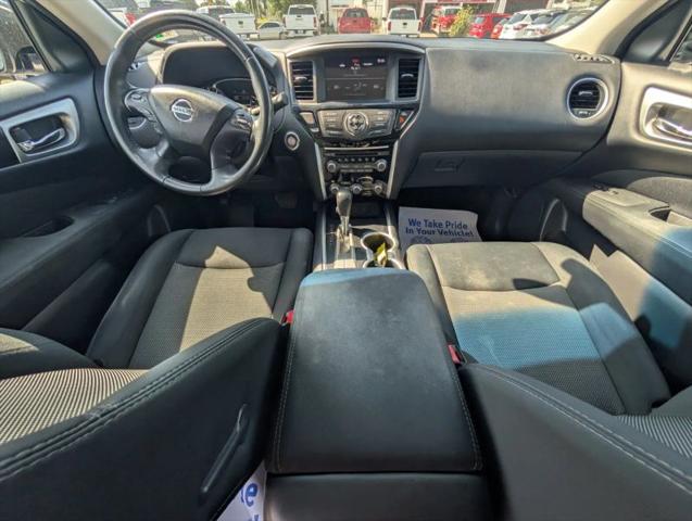 2017 Nissan Pathfinder SV