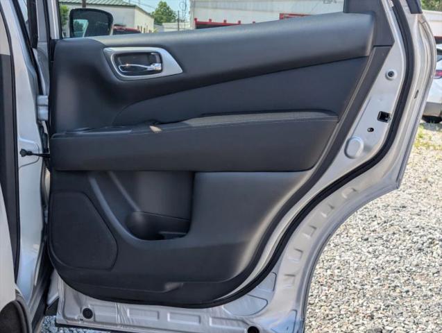 2017 Nissan Pathfinder SV