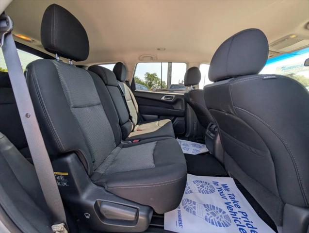 2017 Nissan Pathfinder SV