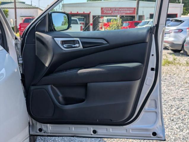 2017 Nissan Pathfinder SV