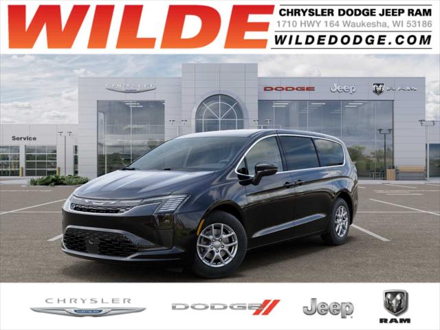 2027 Chrysler Pacifica Select for sale in Waukesha, WI