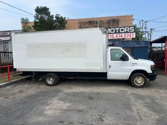 2016 Ford E-350 Cutaway Base