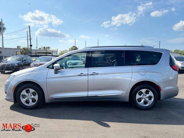 2017 Chrysler Pacifica Touring-L Plus