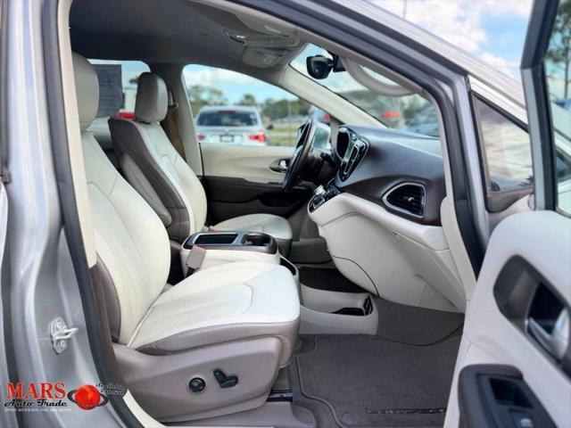 2017 Chrysler Pacifica Touring-L Plus