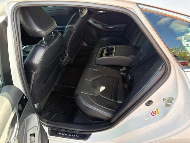 2019 Toyota Avalon Hybrid XSE