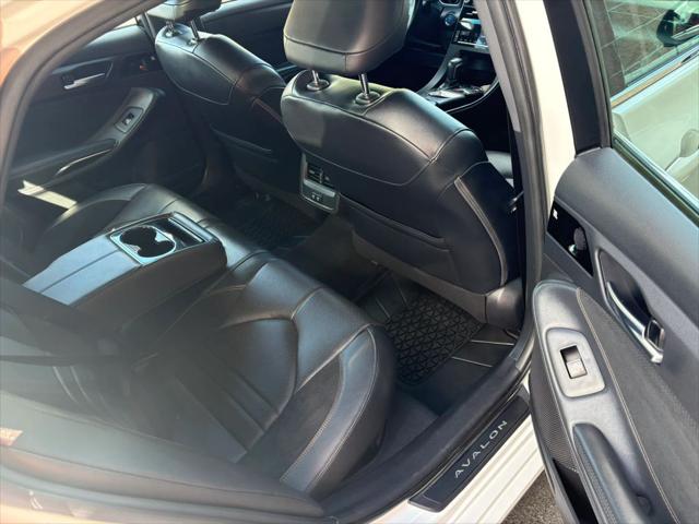 2019 Toyota Avalon Hybrid XSE