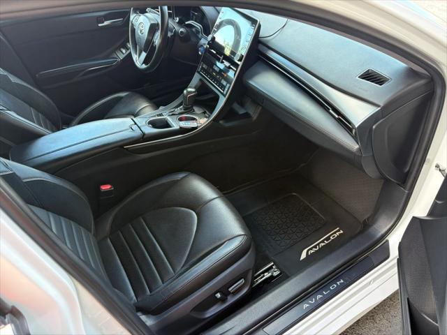 2019 Toyota Avalon Hybrid XSE