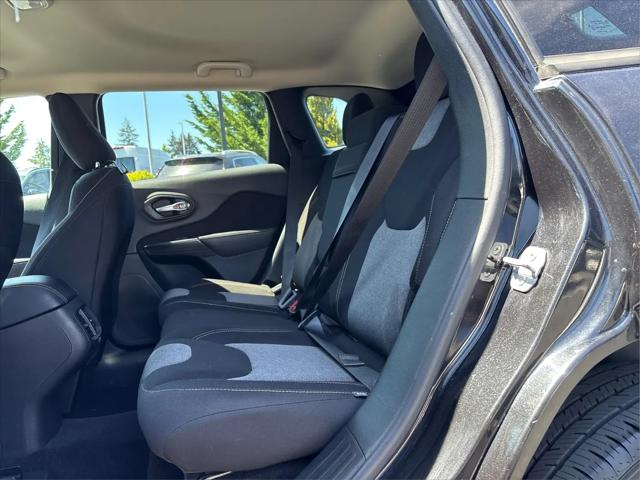 2016 Jeep Cherokee Sport