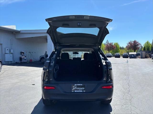 2016 Jeep Cherokee Sport