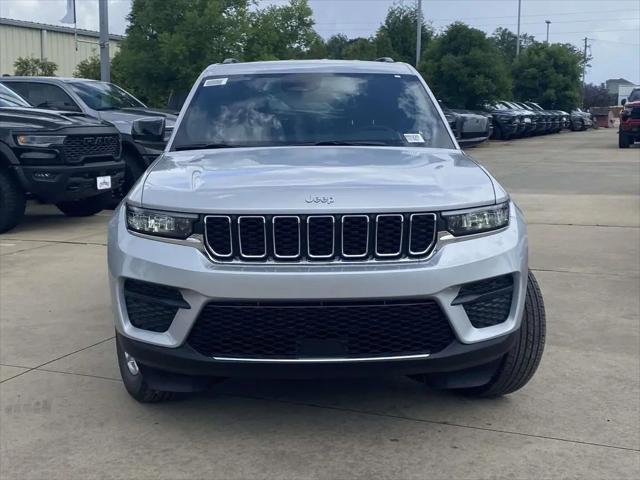2026 Jeep Grand Cherokee Laredo 4x2