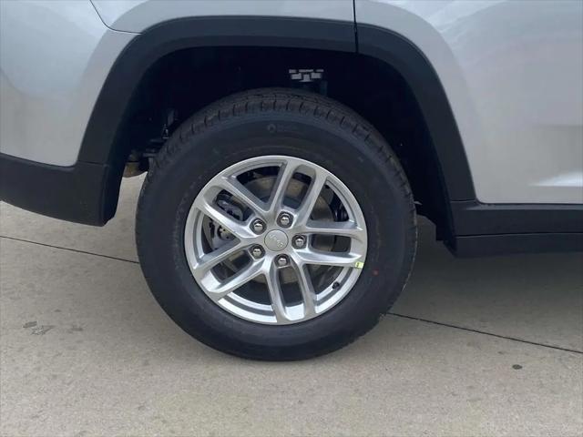 2026 Jeep Grand Cherokee Laredo 4x2