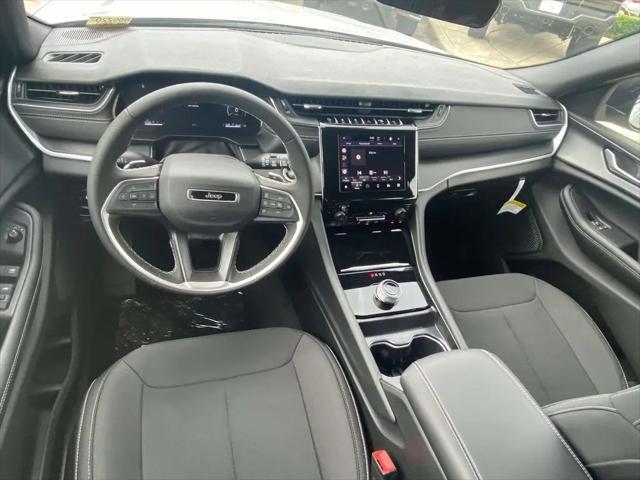 2026 Jeep Grand Cherokee Laredo 4x2