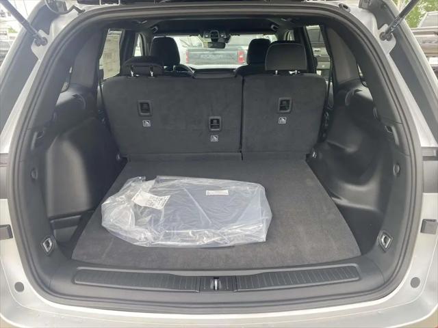 2026 Jeep Grand Cherokee Laredo 4x2