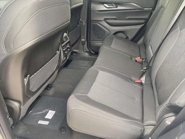 2026 Jeep Grand Cherokee Laredo 4x2