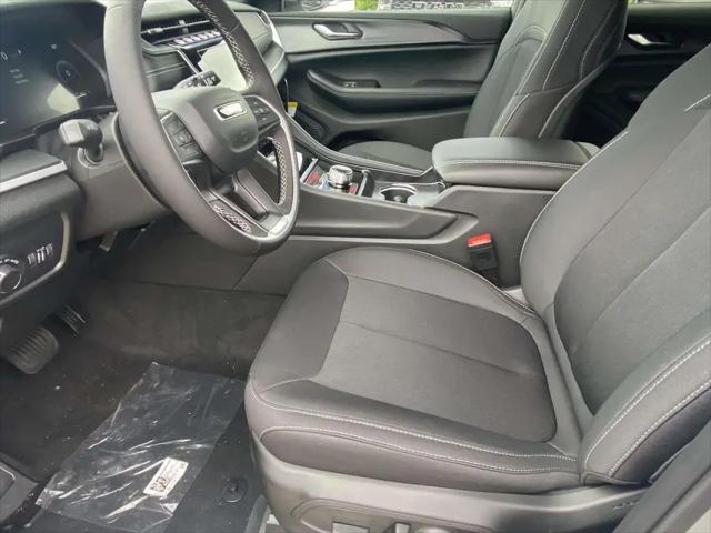 2026 Jeep Grand Cherokee Laredo 4x2