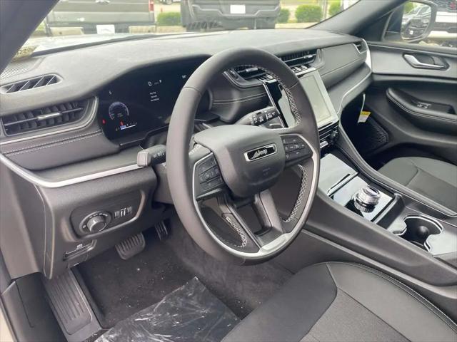 2026 Jeep Grand Cherokee Laredo 4x2