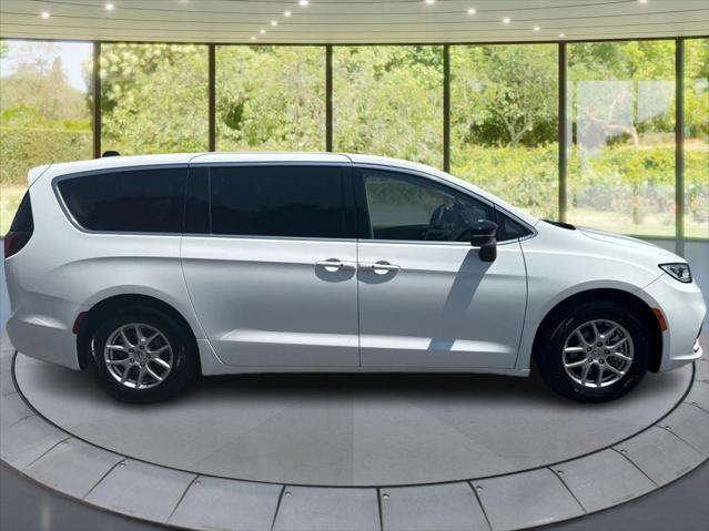 2024 Chrysler Pacifica Touring L 2024 Chrysler Pacifica Touring L