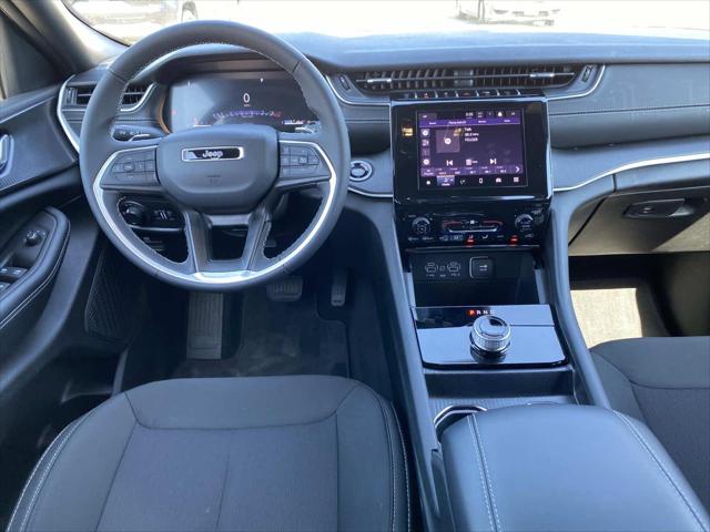 2025 Jeep Grand Cherokee L Laredo 4x4
