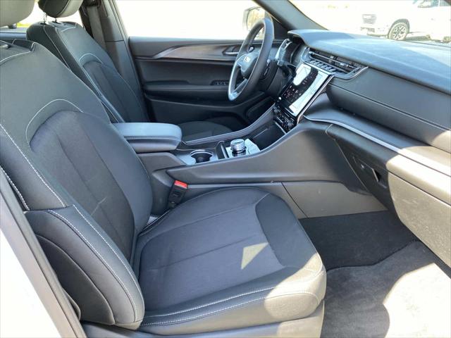 2025 Jeep Grand Cherokee L Laredo 4x4