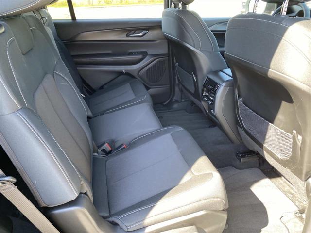 2025 Jeep Grand Cherokee L Laredo 4x4