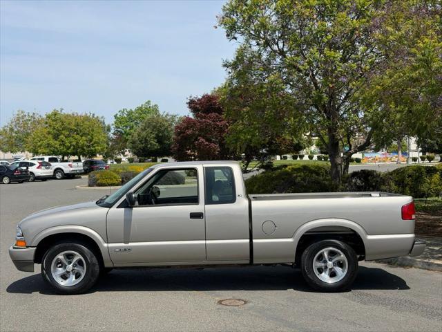 2001 Chevrolet S-10 LS