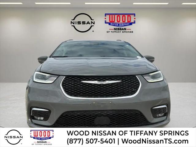 2022 Chrysler Pacifica Touring L for sale in Kansas City, MO