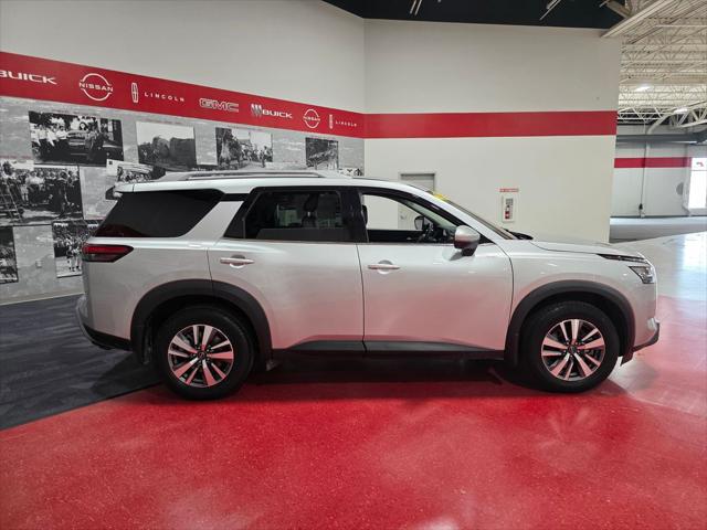 2023 Nissan Pathfinder SL 4WD