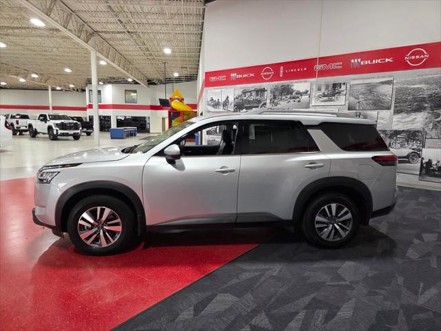 2023 Nissan Pathfinder SL 4WD