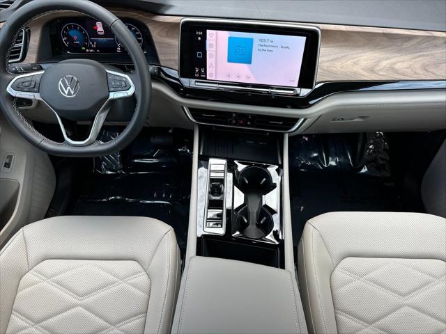 2026 Volkswagen Atlas SE with Technology