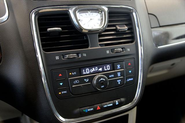 2015 Chrysler Town & Country Touring