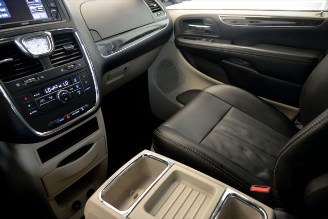 2015 Chrysler Town & Country Touring