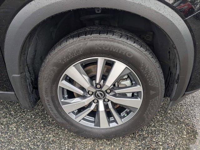 2024 Nissan Pathfinder SL FWD