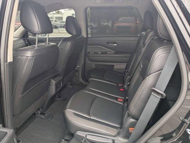 2024 Nissan Pathfinder SL FWD