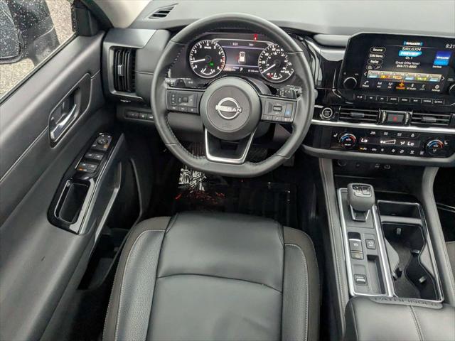 2024 Nissan Pathfinder SL FWD