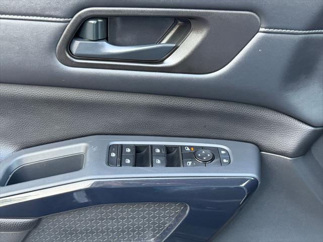 2025 Nissan Pathfinder SV 4WD