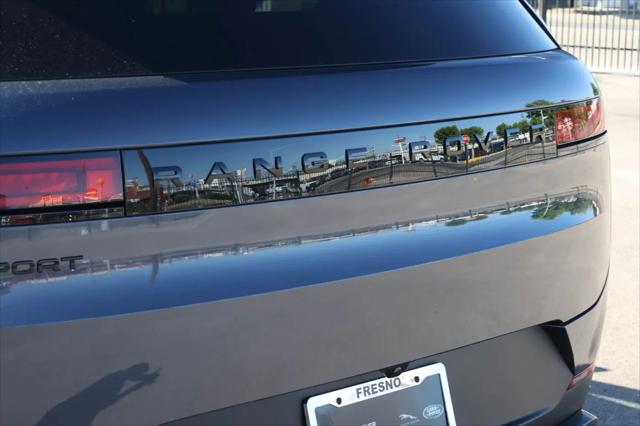 2026 Land Rover Range Rover Sport P360 SE