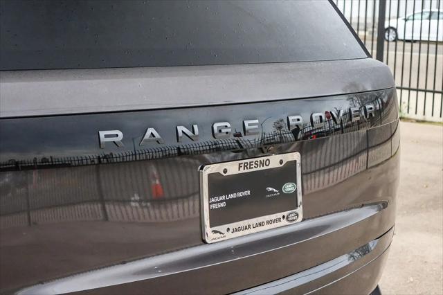 2026 Land Rover Range Rover P550e SE