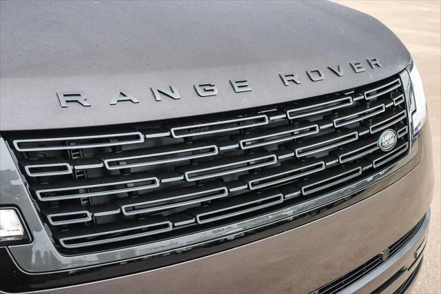 2026 Land Rover Range Rover P550e SE