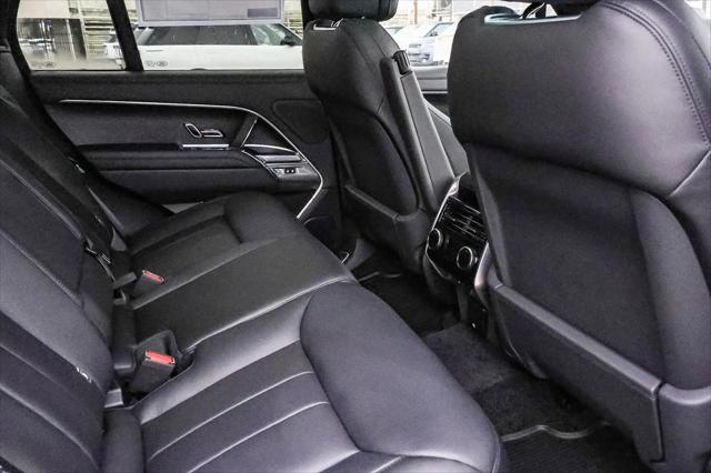 2026 Land Rover Range Rover P550e SE
