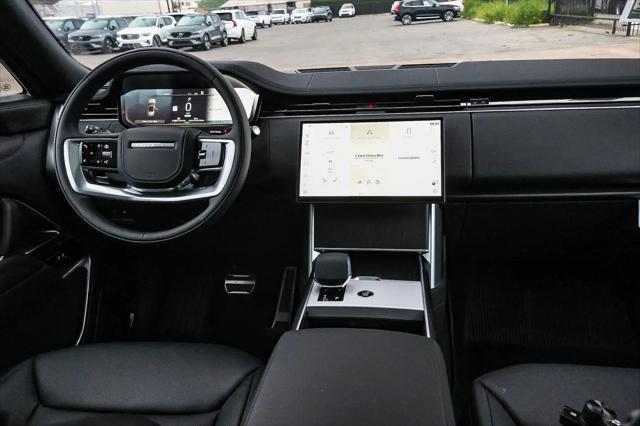 2026 Land Rover Range Rover P550e SE