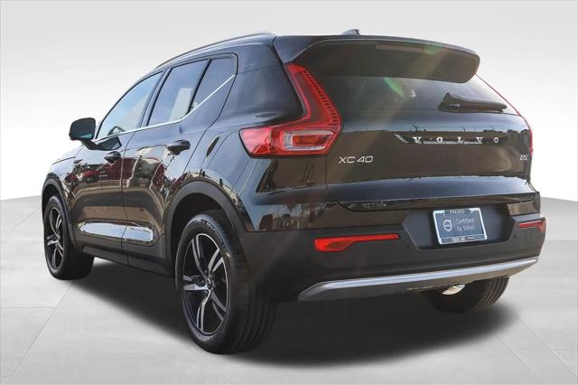 2025 Volvo XC40 B5 Core Bright Theme